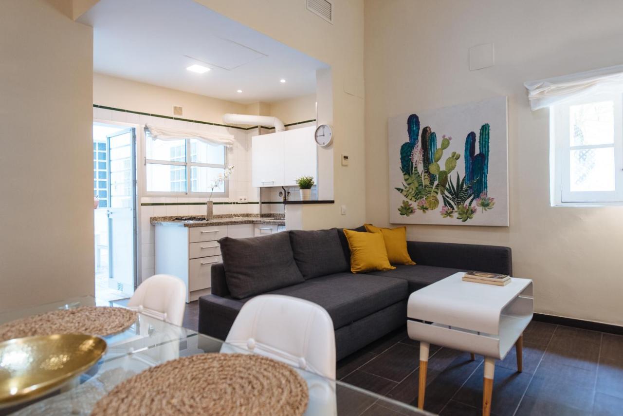 Cozy In House-palace With Private Patio Appartement Séville